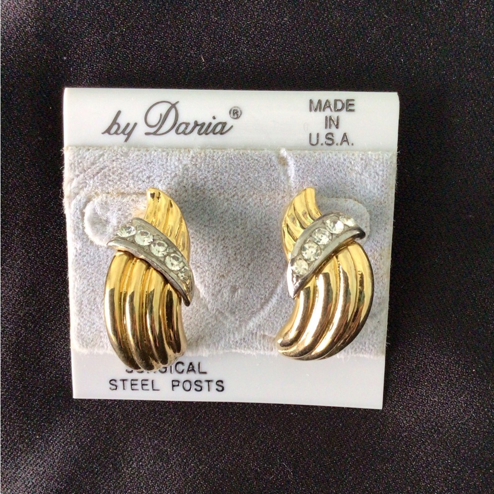 Pierced earrings - vintage Daria